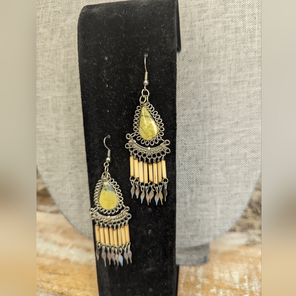 Hand Crafted Peruvian Light Green Serpentine And … - image 2